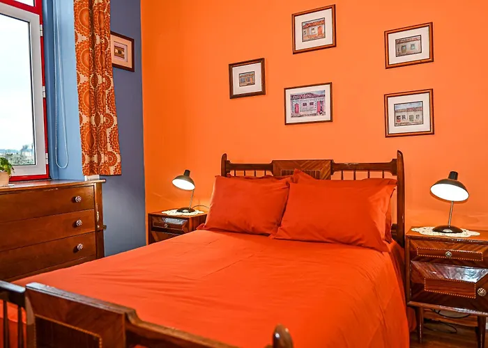 Vintage Balcony Guesthouse & Suites